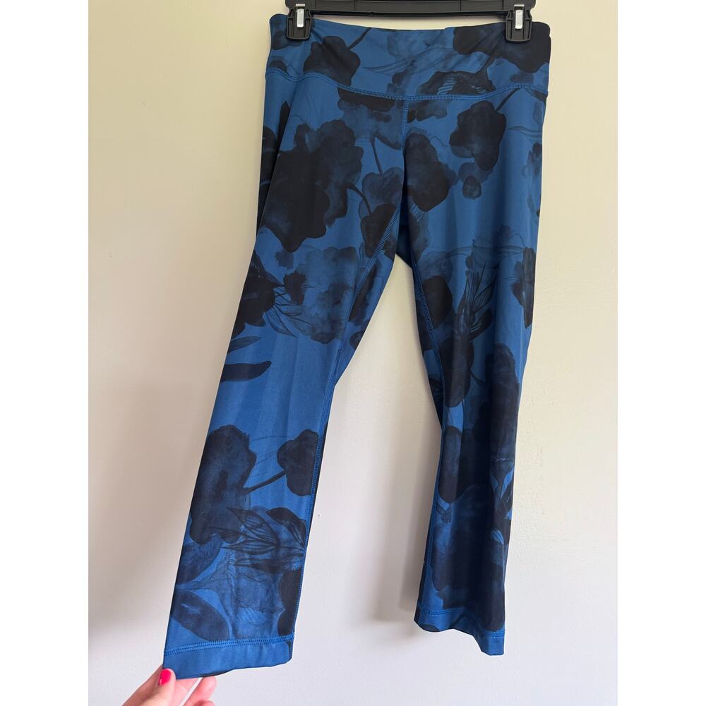 Lululemon Wunder Under Crop Leggings blue‎ and black floral size 6